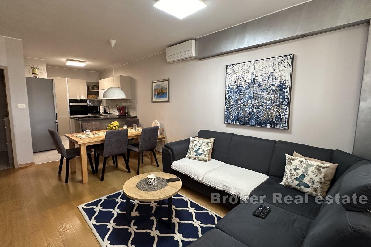 W pełni wyposażone mieszkanie w ruchliwej lokalizacji