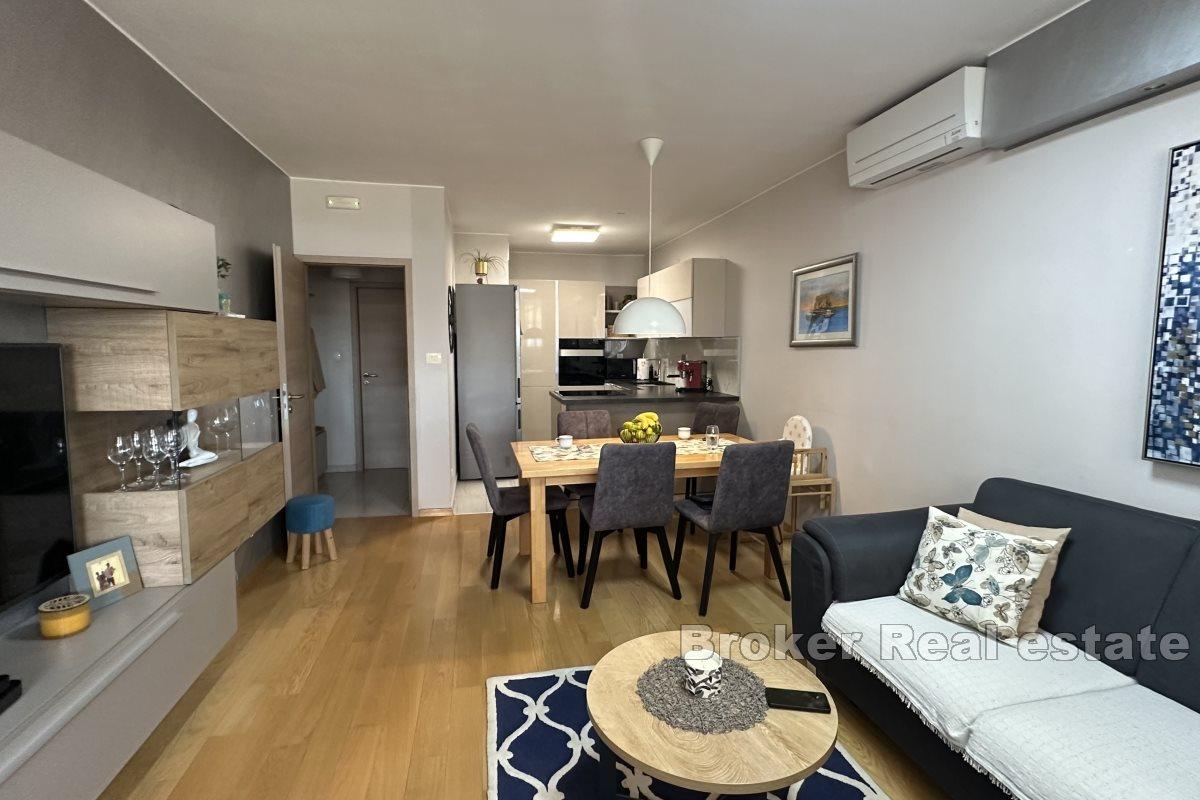 W pełni wyposażone mieszkanie w ruchliwej lokalizacji