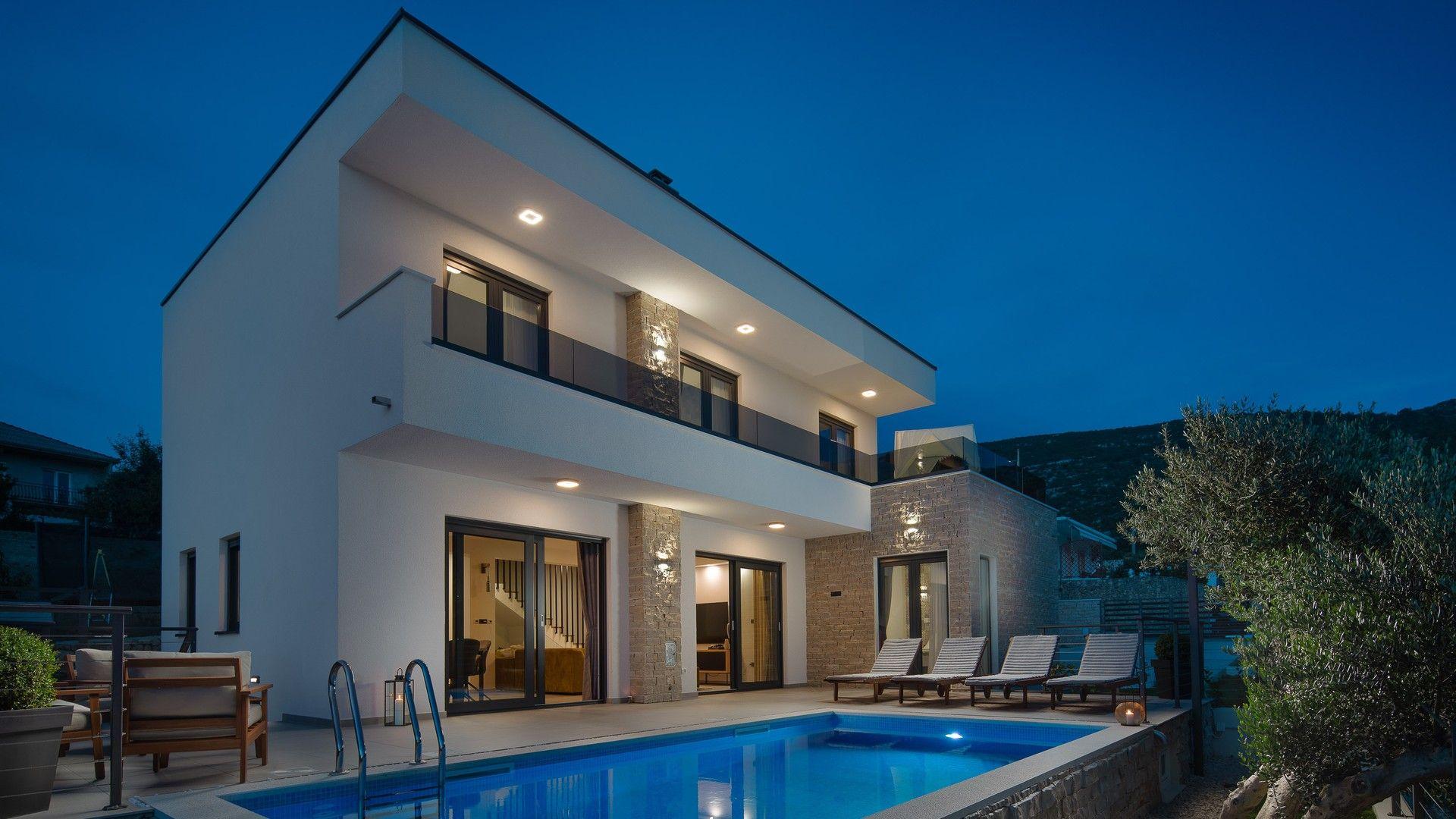 01-2045-42-Split-Area-Villa-with-large-yard-and-a-sea-view-for-sale