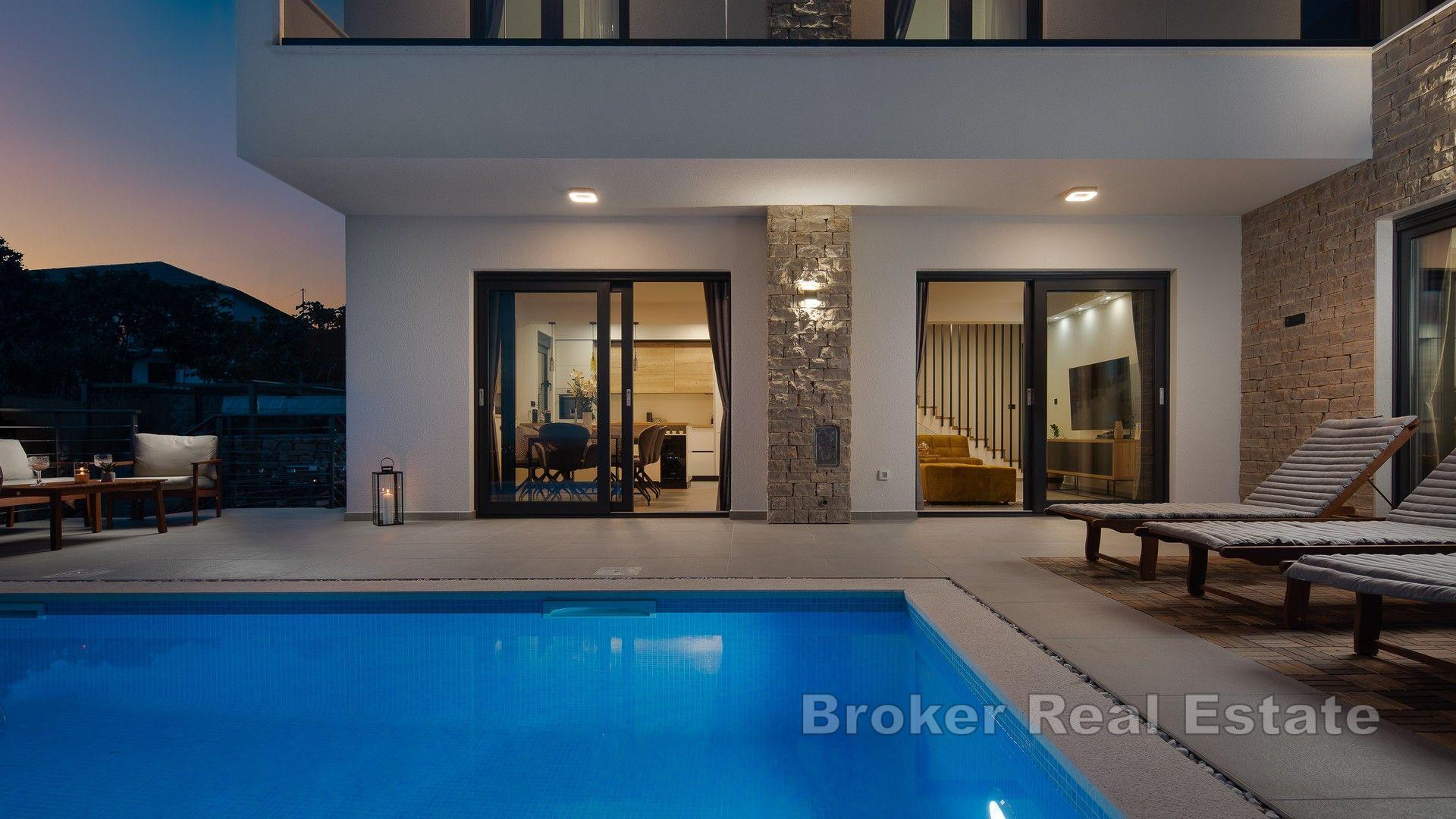 Villa med rike fasiliteter og panoramautsikt over havet