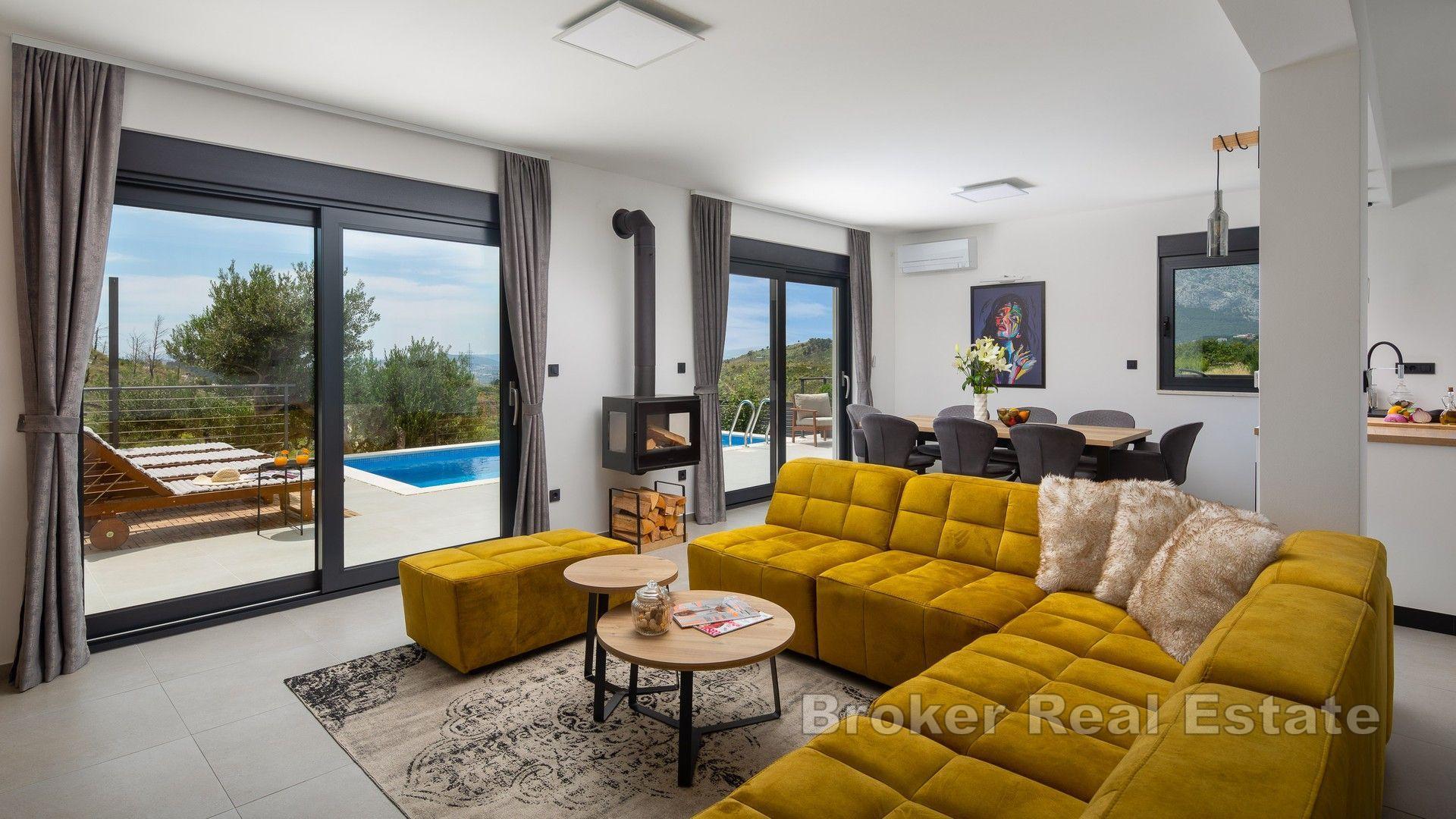 Villa med rike fasiliteter og panoramautsikt over havet