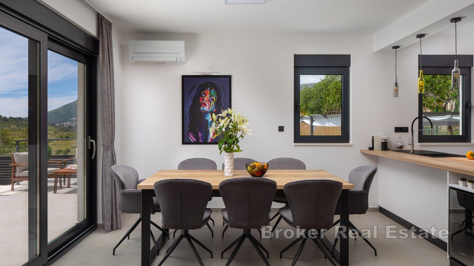 Willa z bogatym wyposażeniem i panoramicznym widokiem na morze