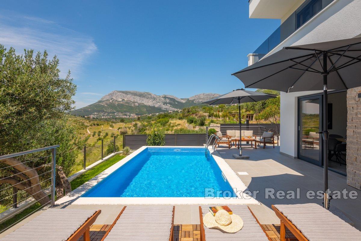 Villa with rich amenities and panoramic sea view