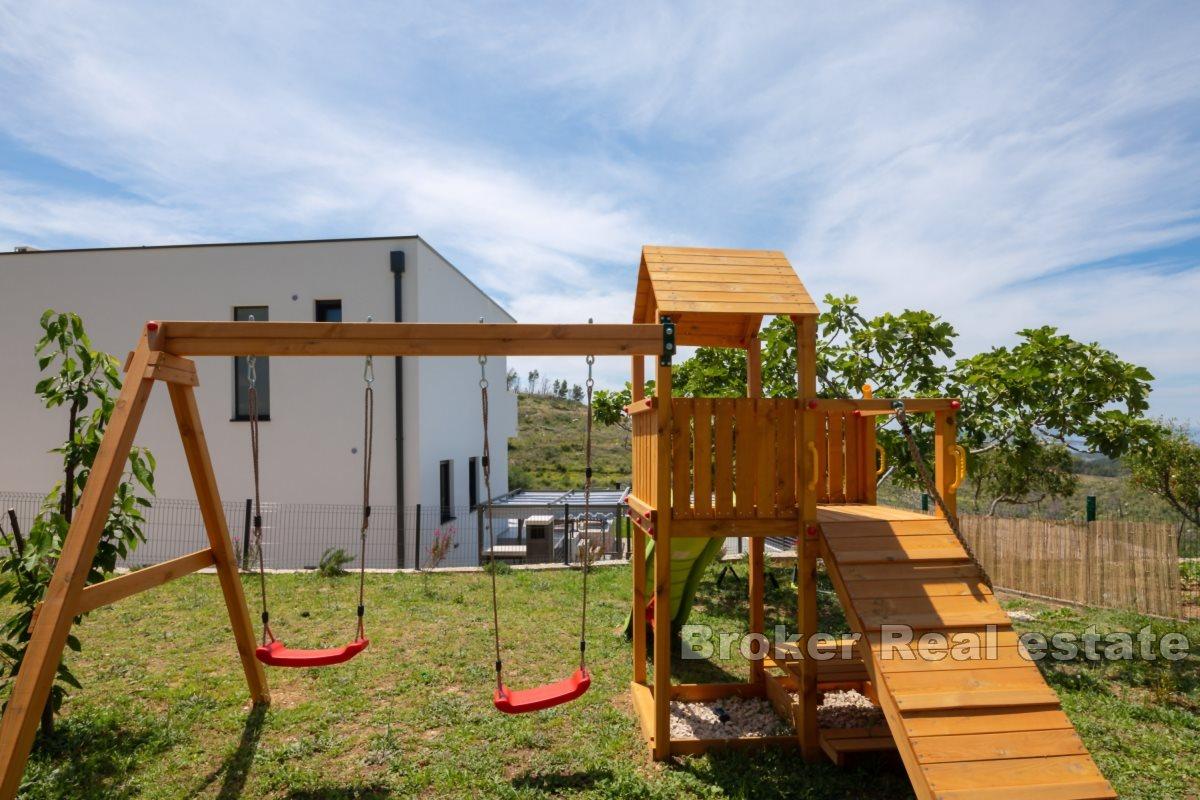 Villa with rich amenities and panoramic sea view