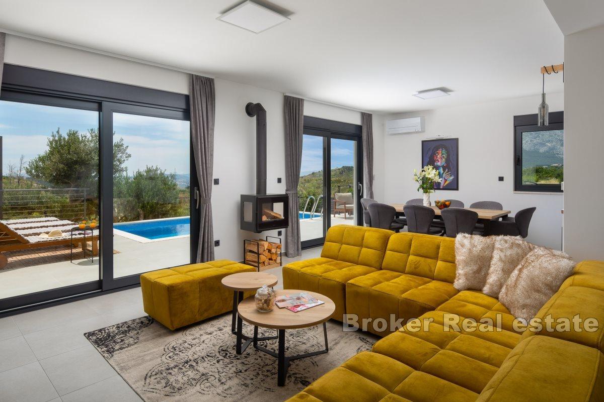 Villa with rich amenities and panoramic sea view