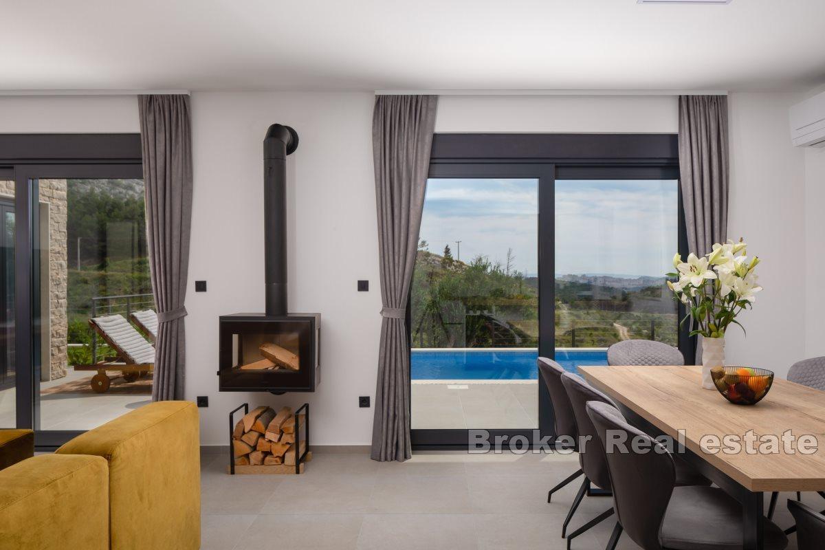 Villa with rich amenities and panoramic sea view