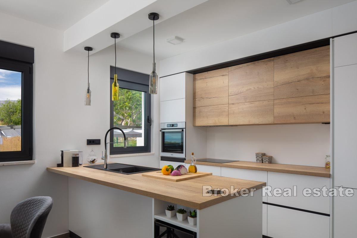 Villa med rike fasiliteter og panoramautsikt over havet