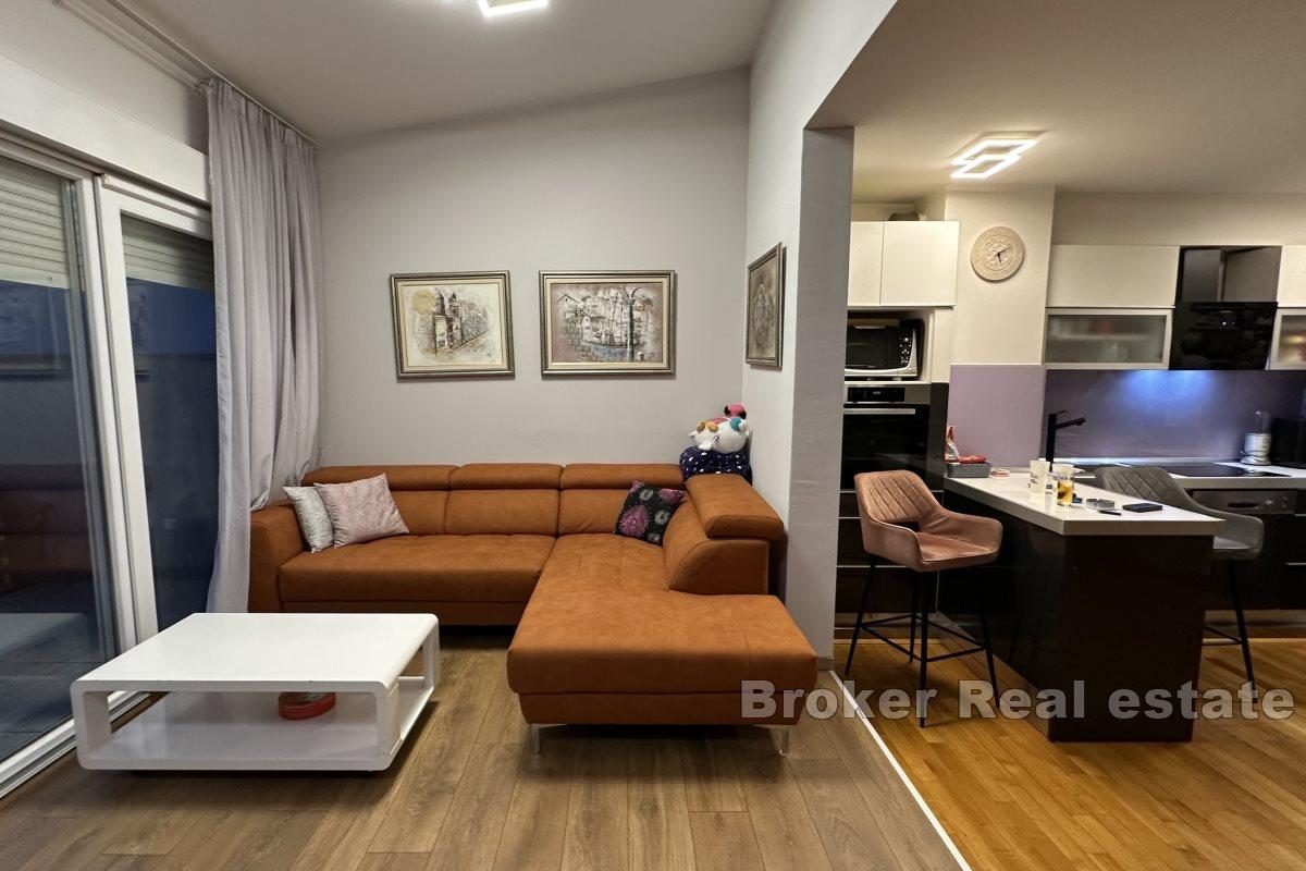 Penthouse confortable de deux chambres avec un grand potentiel