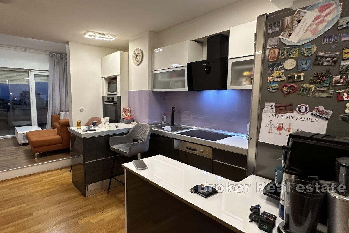 Penthouse confortable de deux chambres avec un grand potentiel