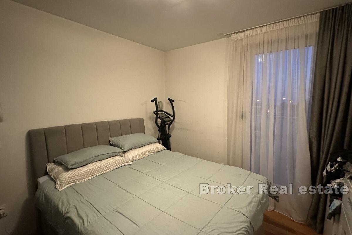 Komfortowy dwupokojowy penthouse z dużym potencjałem