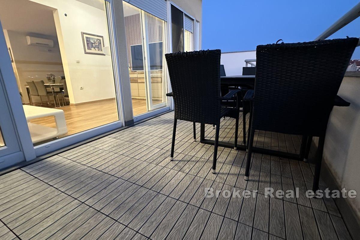 Penthouse confortable de deux chambres avec un grand potentiel