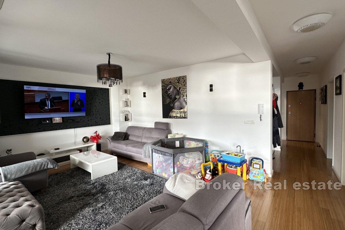 Stor 3-roms leilighet med parkeringsplass