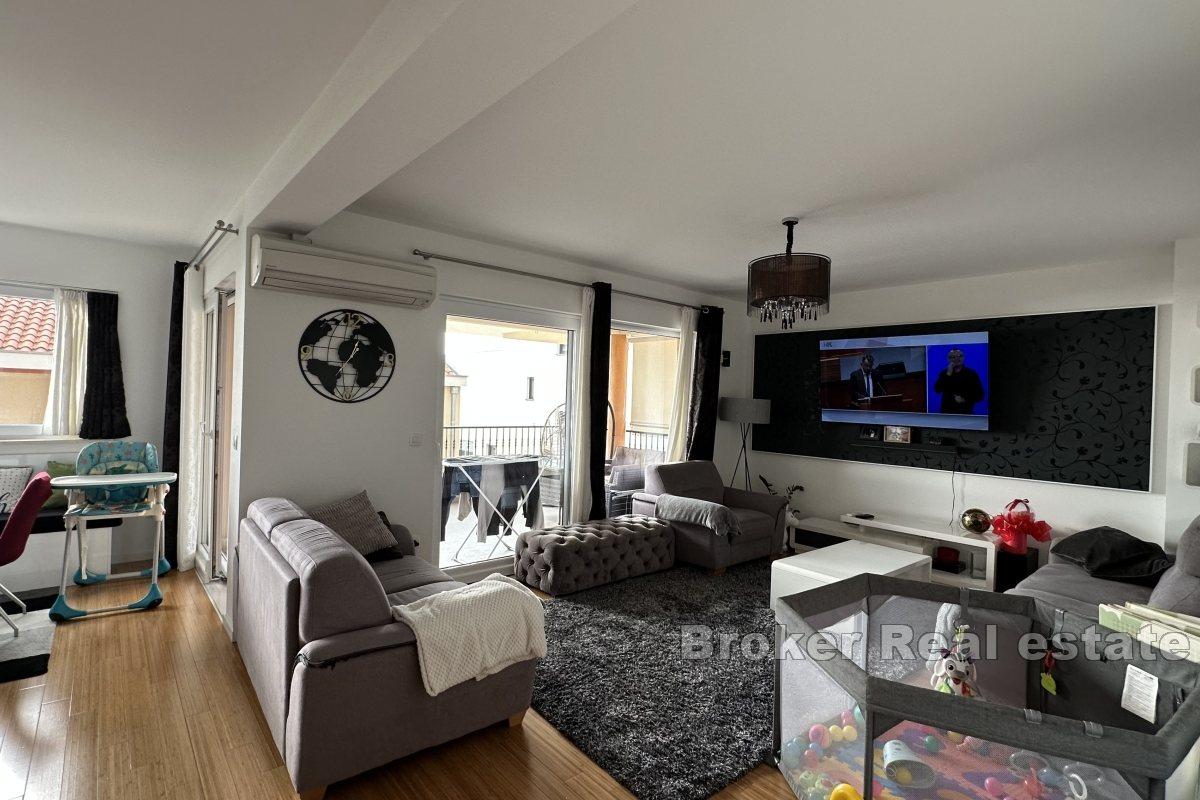 Duży apartament z trzema sypialniami i miejscem parkingowym