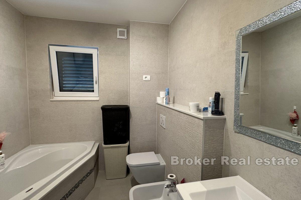 Duży apartament z trzema sypialniami i miejscem parkingowym