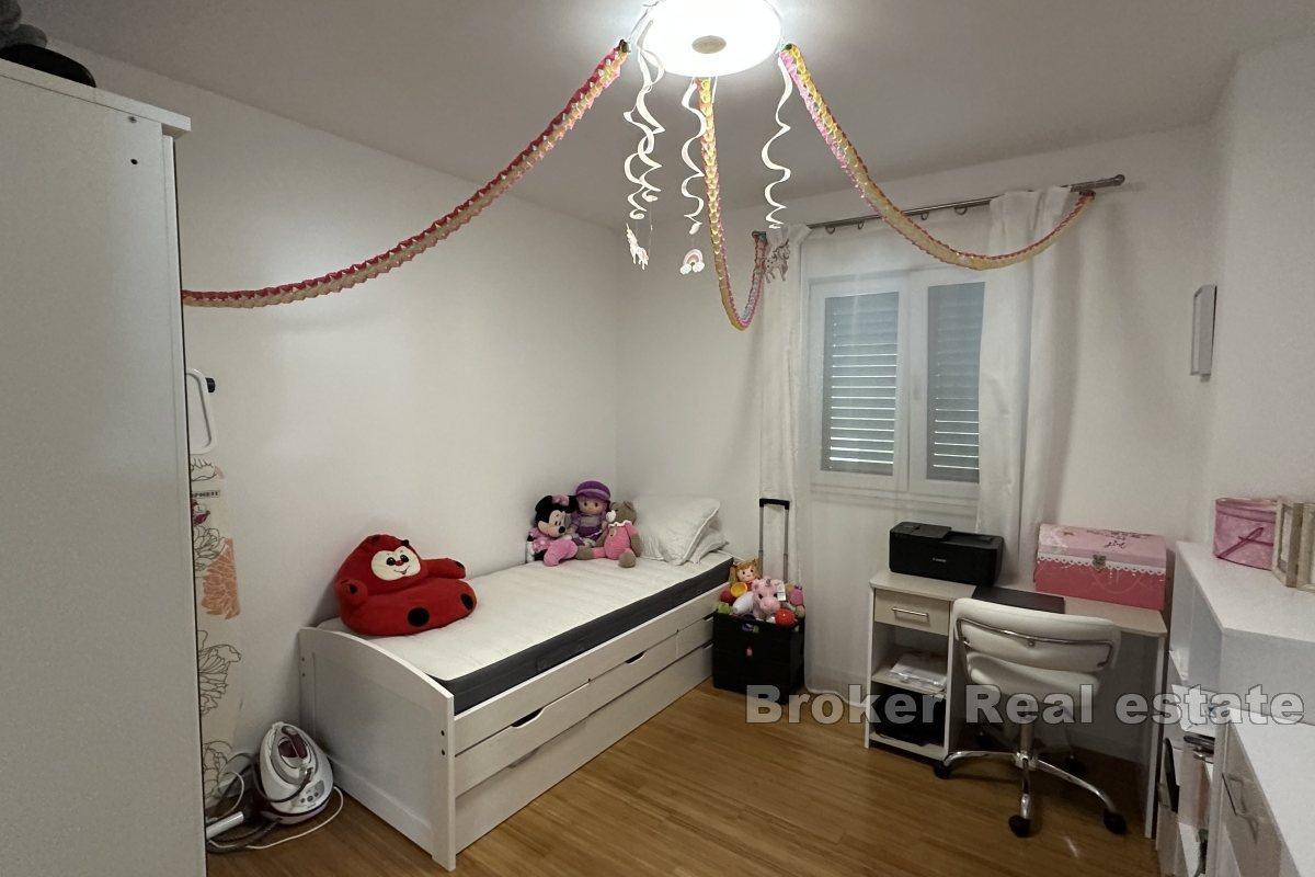 Duży apartament z trzema sypialniami i miejscem parkingowym