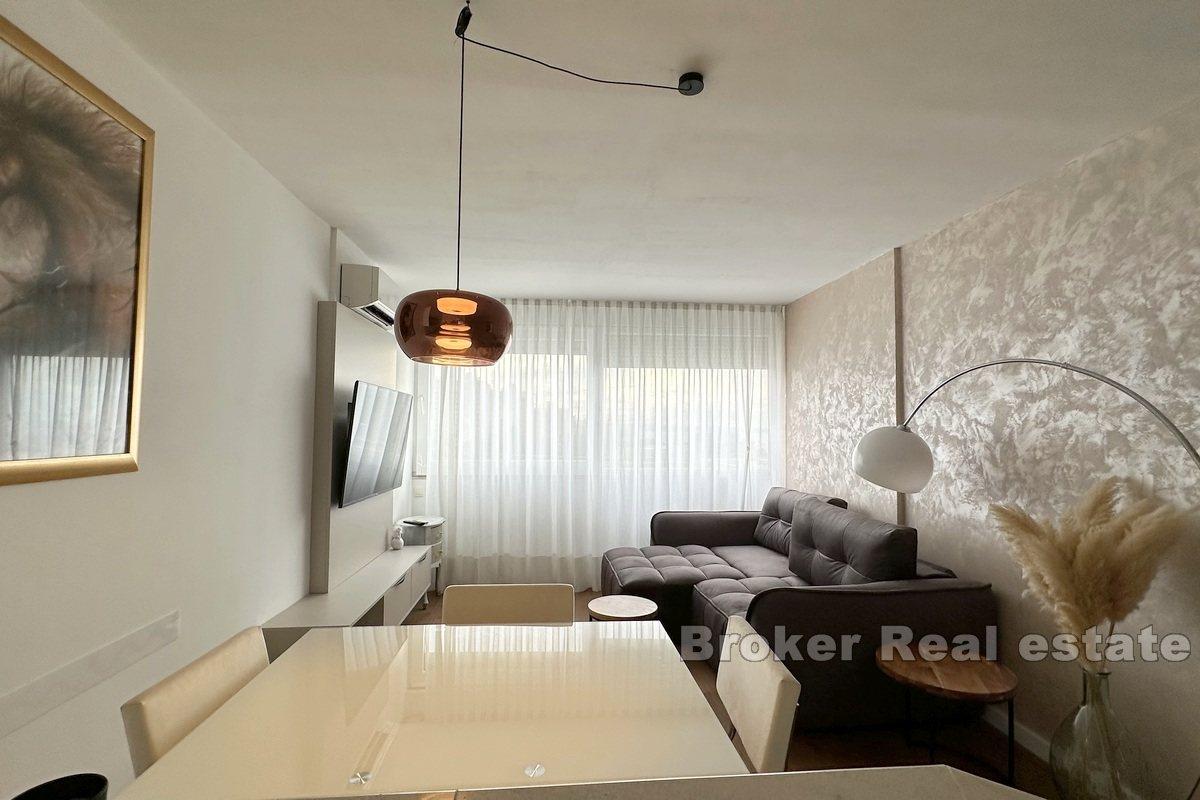 Spacious two-bedroom apartment in a busy location