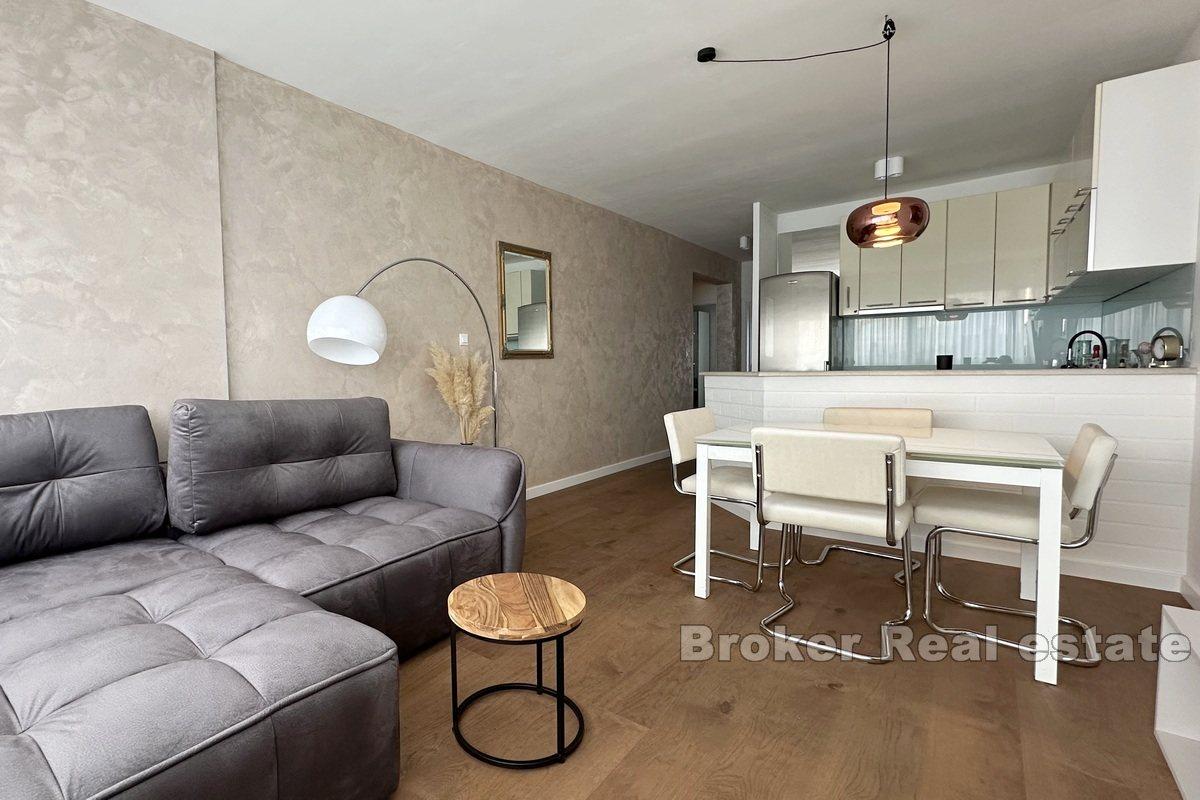 Spacious two-bedroom apartment in a busy location