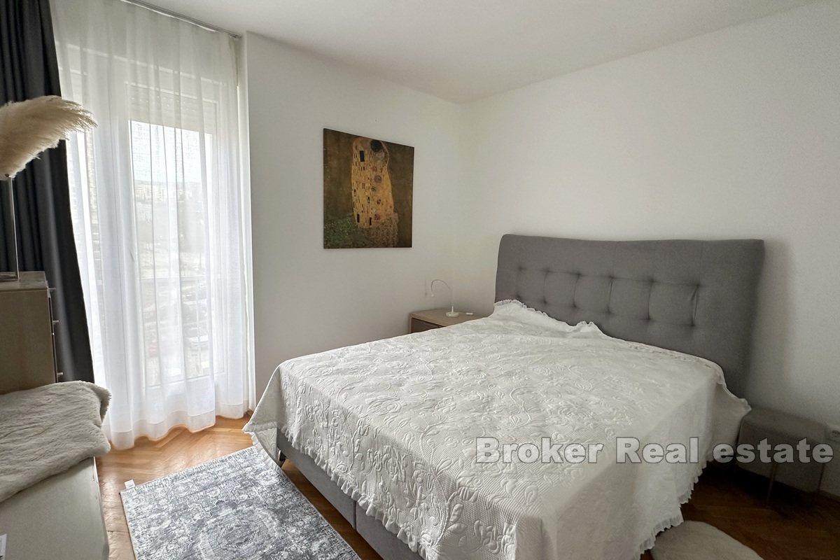 Spacious two-bedroom apartment in a busy location