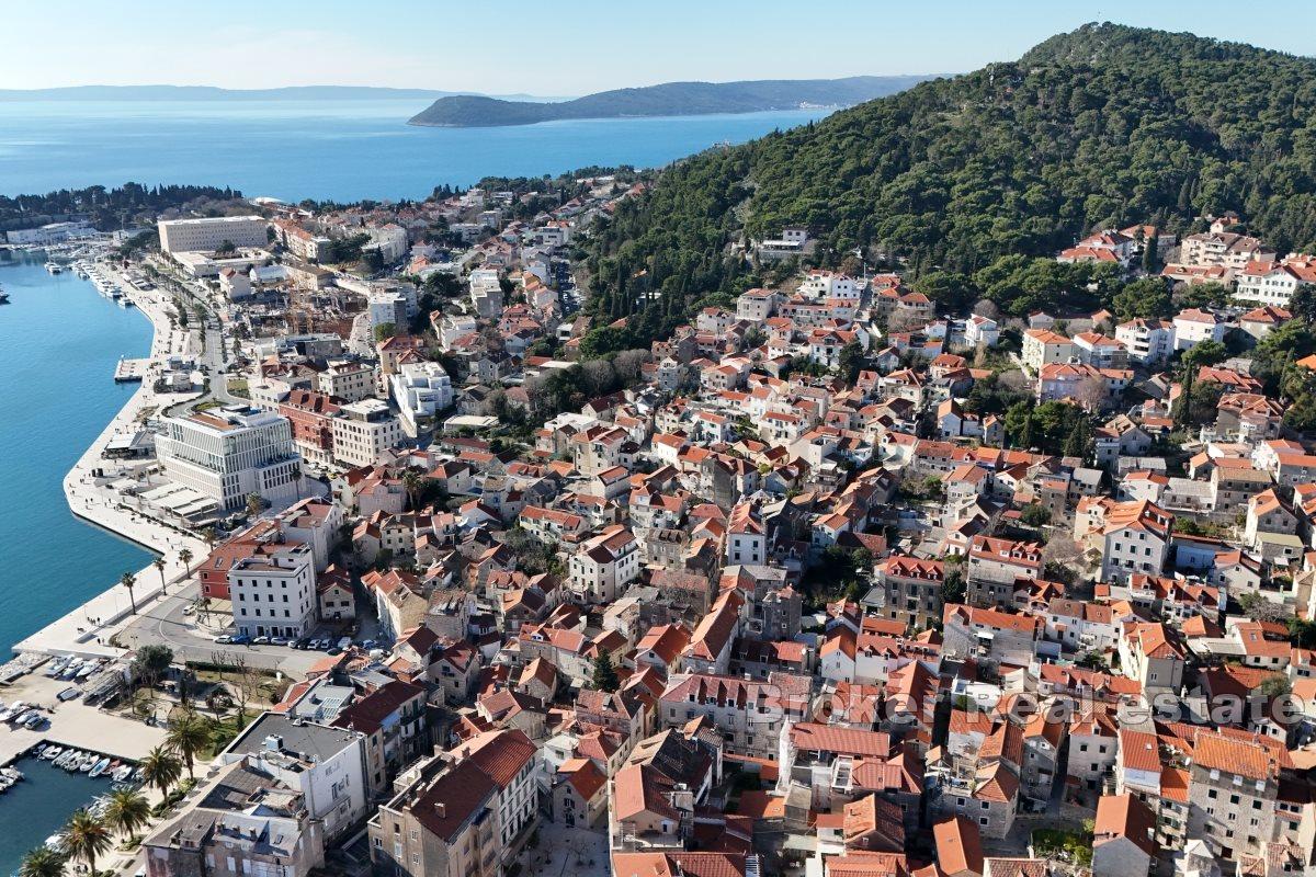 001-2045-59-Split-center-House-with-two-bedrroms-for-sale