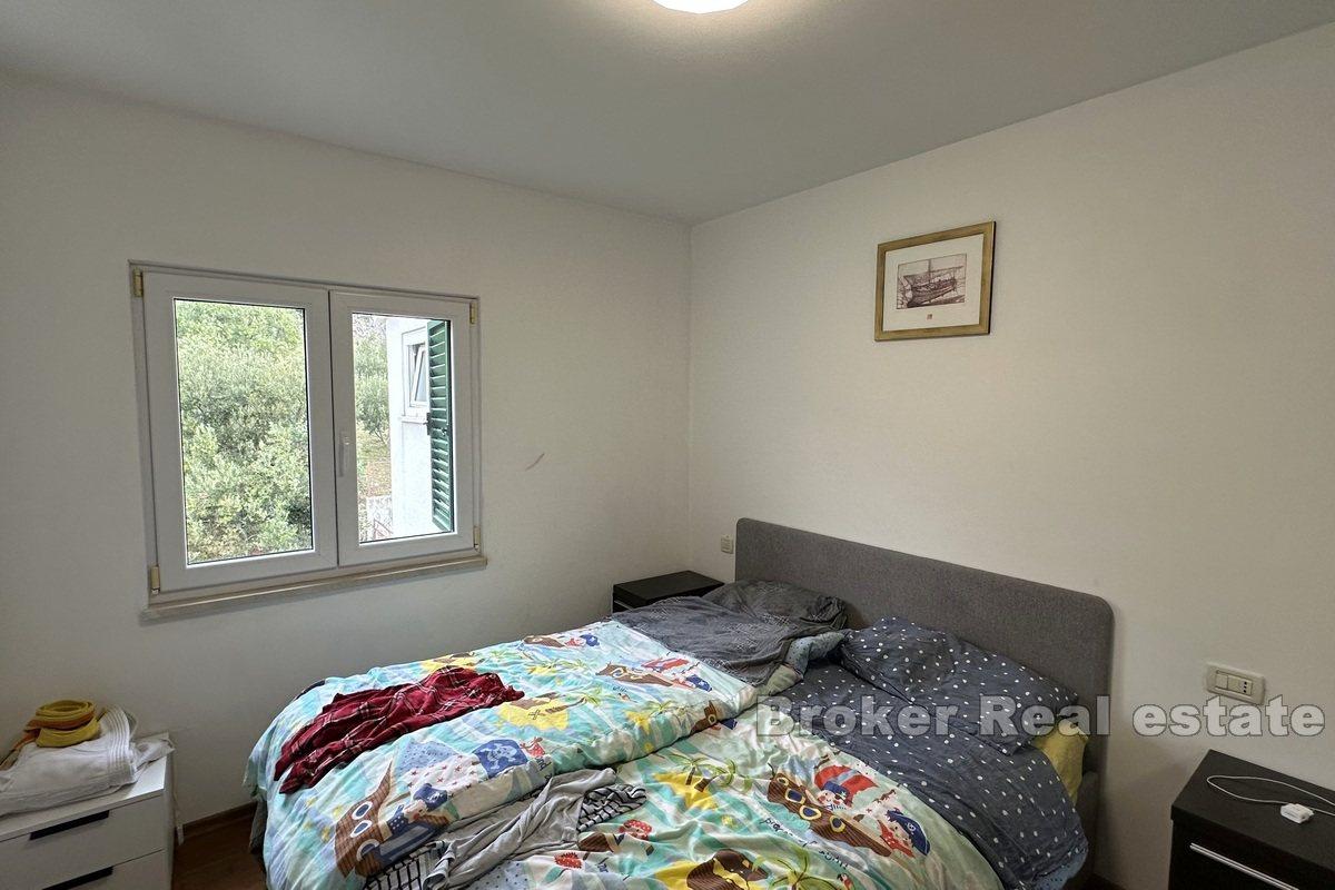 Appartements meublés au deuxième rang de la mer