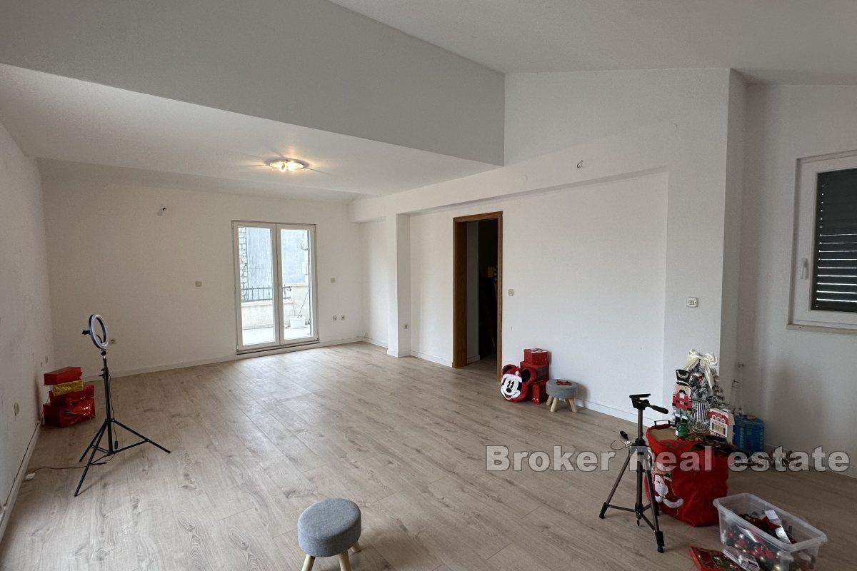 Spacious Two-Bedroom Apartment with Garage Space