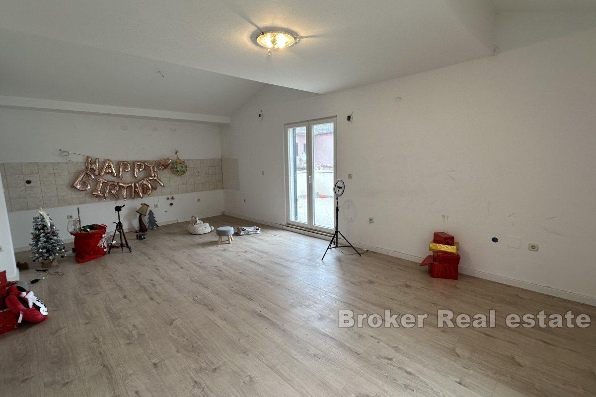 Spacious Two-Bedroom Apartment with Garage Space