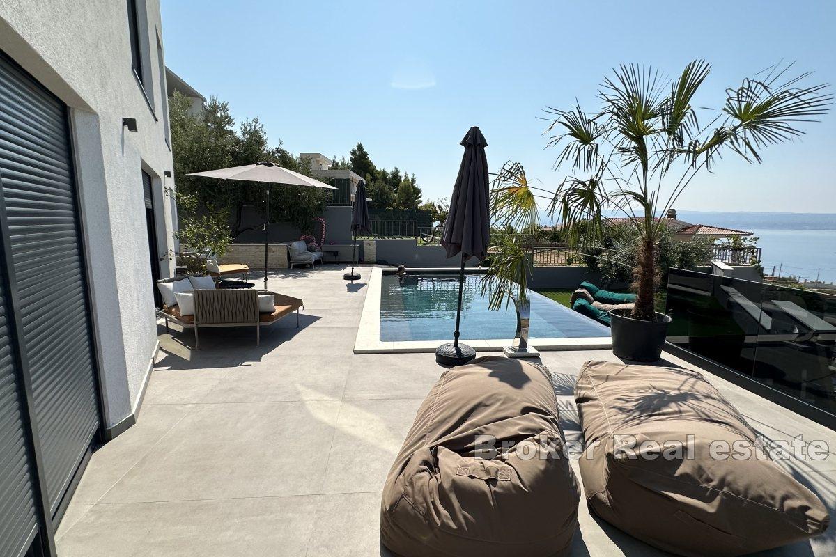 Esclusiva villa con piscina e terrazza