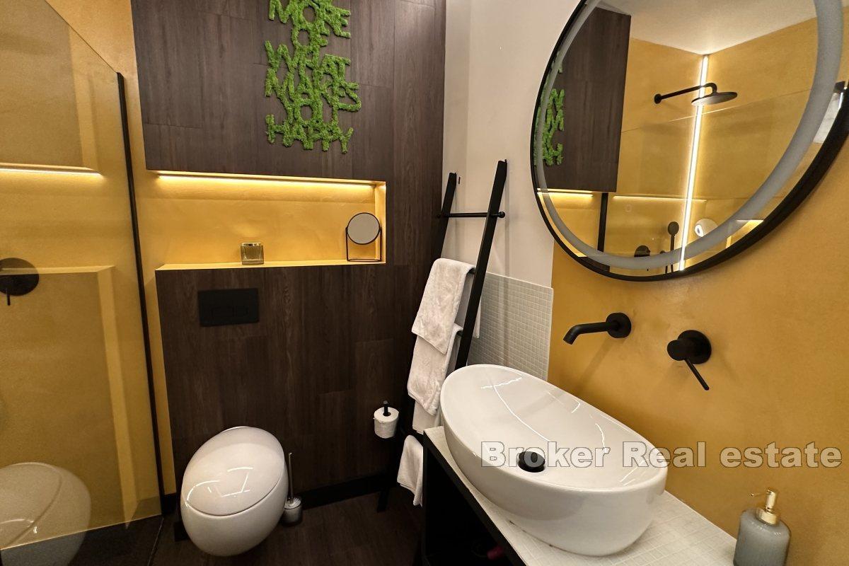 Esclusiva villa con piscina e terrazza