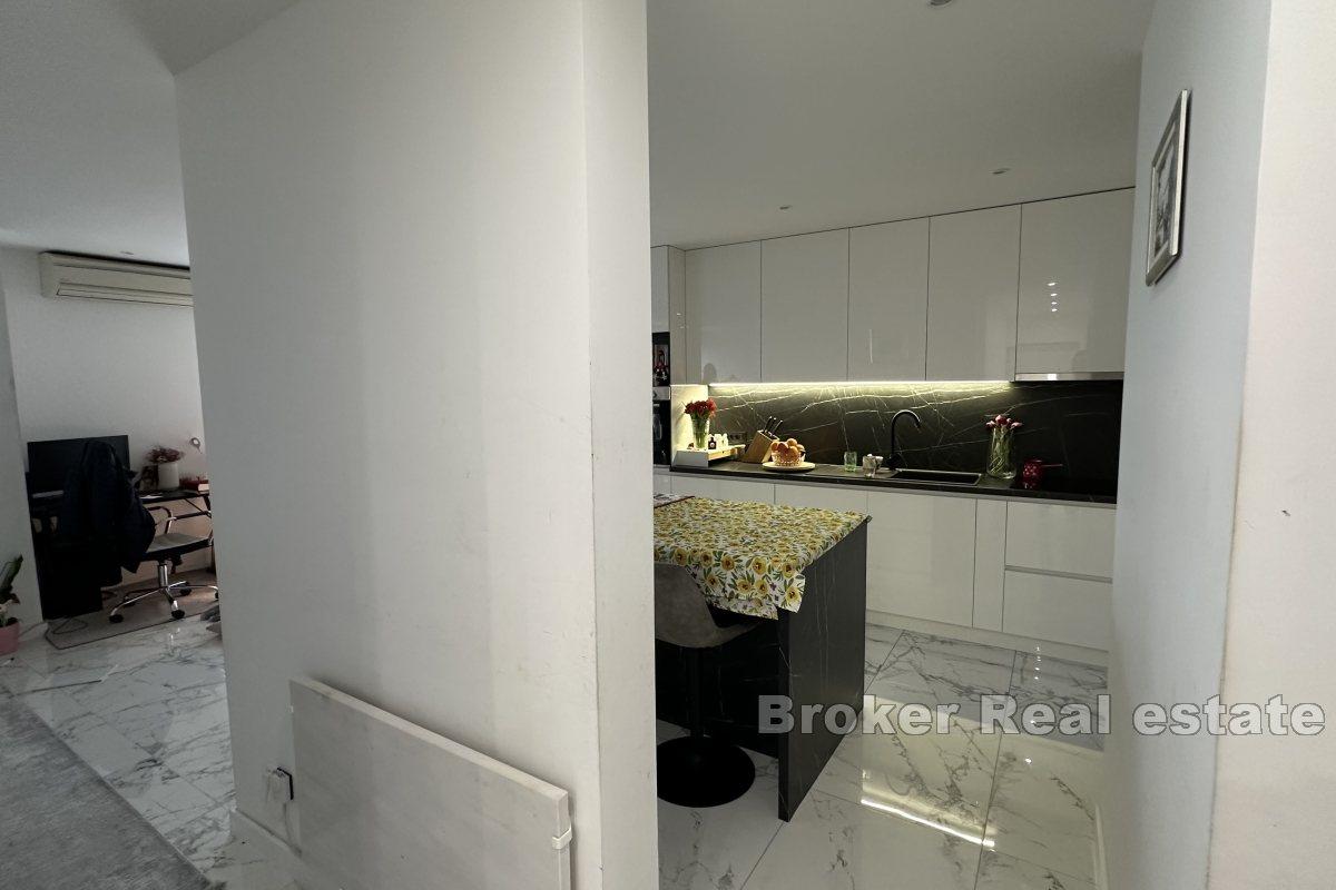 Spacieux appartement de trois chambres dans un quartier calme