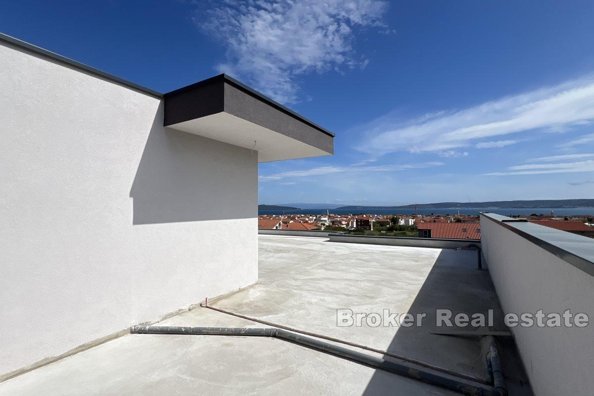 Modernes Apartment mit drei Schlafzimmern, Meerblick und Dachterrasse