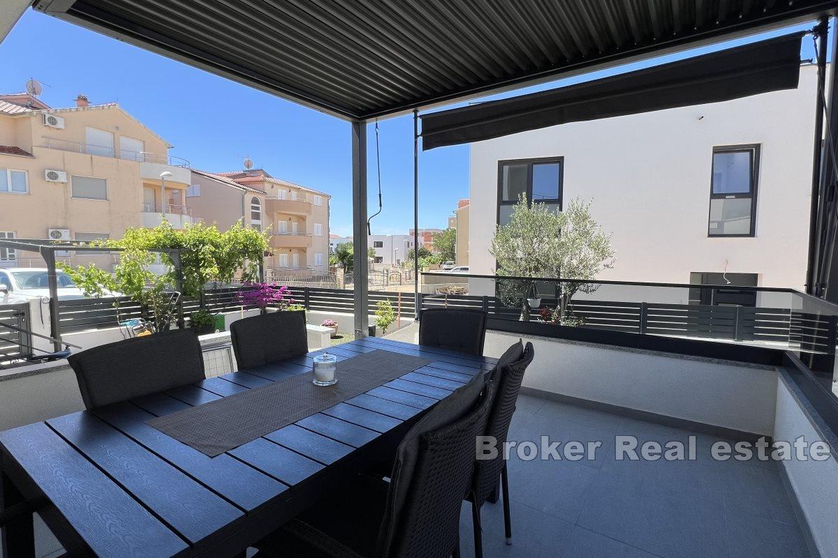 Elegantna kuća s bazenom smještena u mirnom dijelu grada