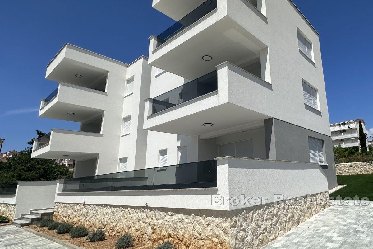 Piękny nowy budynek w spokojnej części miasta