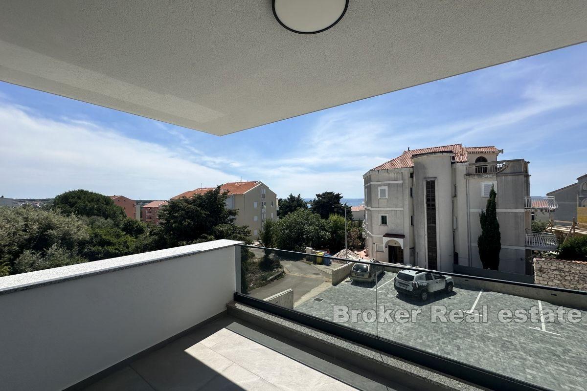 Piękny nowy budynek w spokojnej części miasta