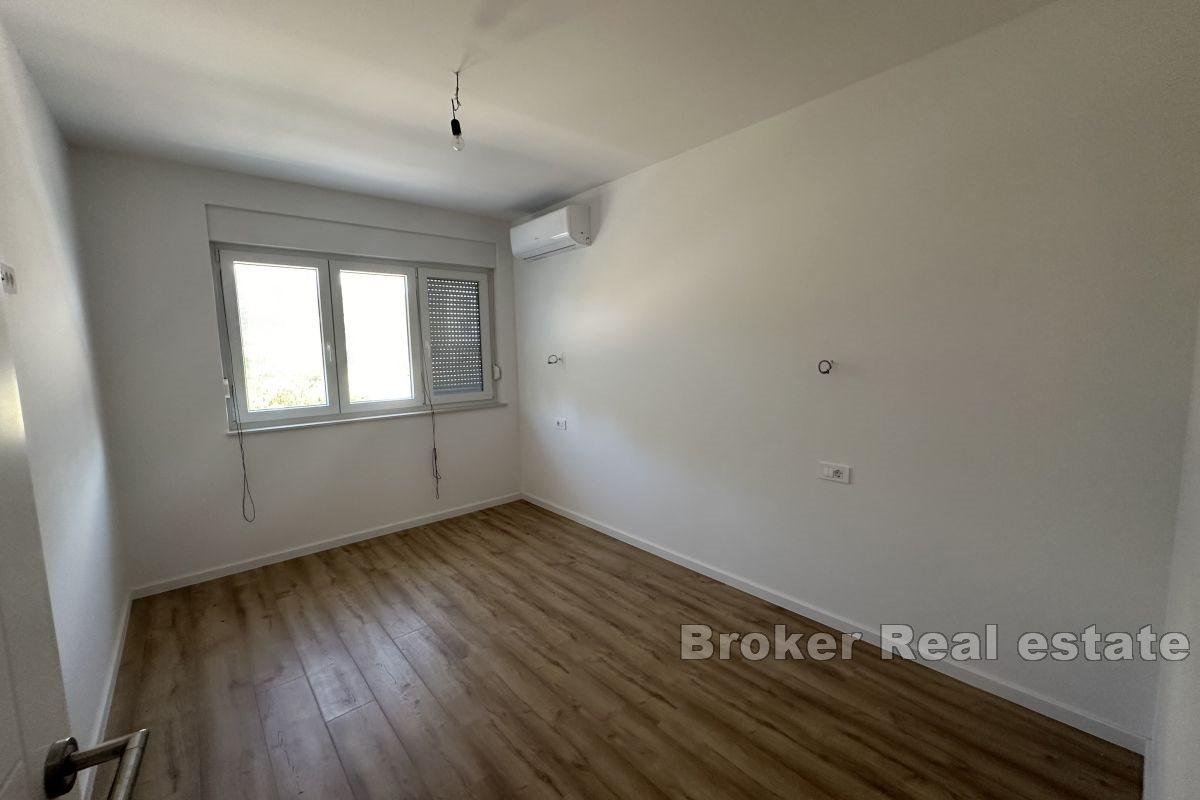 Piękny nowy budynek w spokojnej części miasta