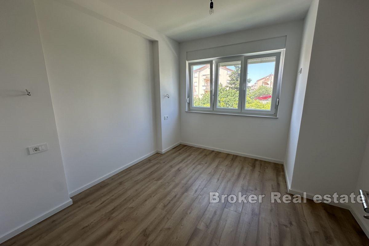 Piękny nowy budynek w spokojnej części miasta