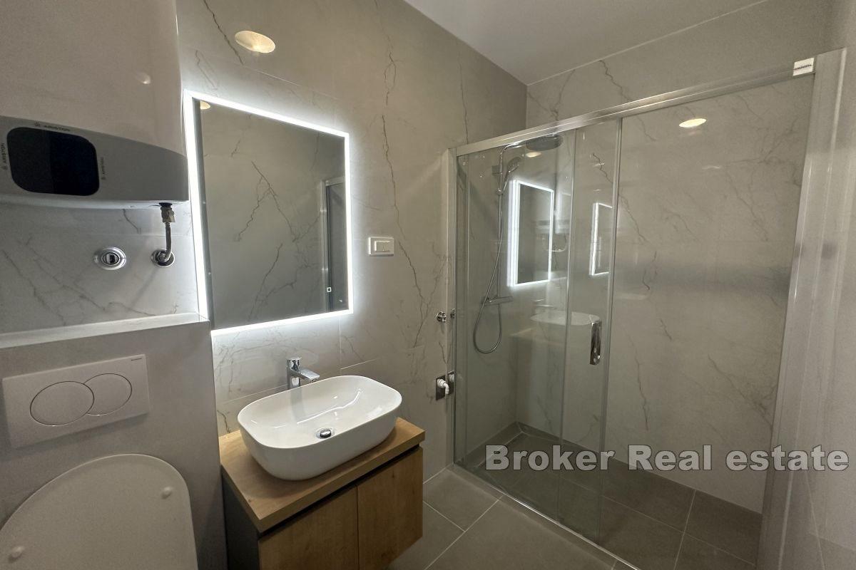 Piękny nowy budynek w spokojnej części miasta