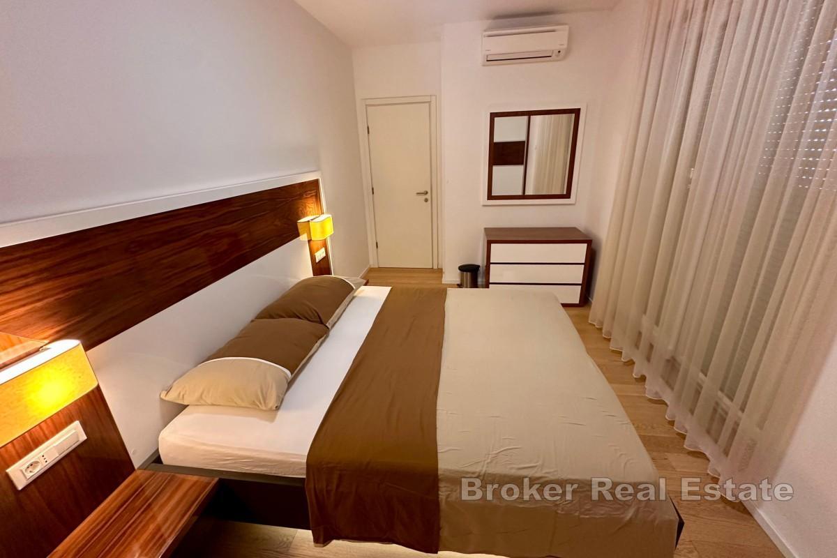 Modern takvåning nära havet