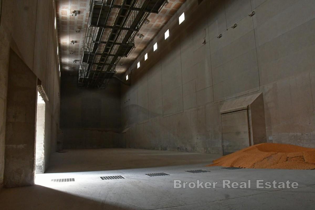 006-2046-108-Split-area-unique-warehouse-in-an-attractive-location-for-rent