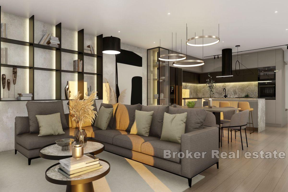 Nowoczesny nowy budynek w spokojnej części miasta