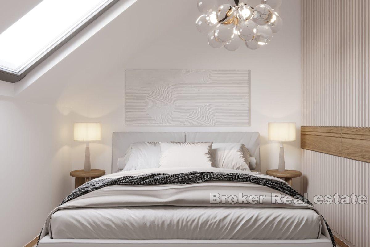 Nowoczesny nowy budynek w spokojnej części miasta