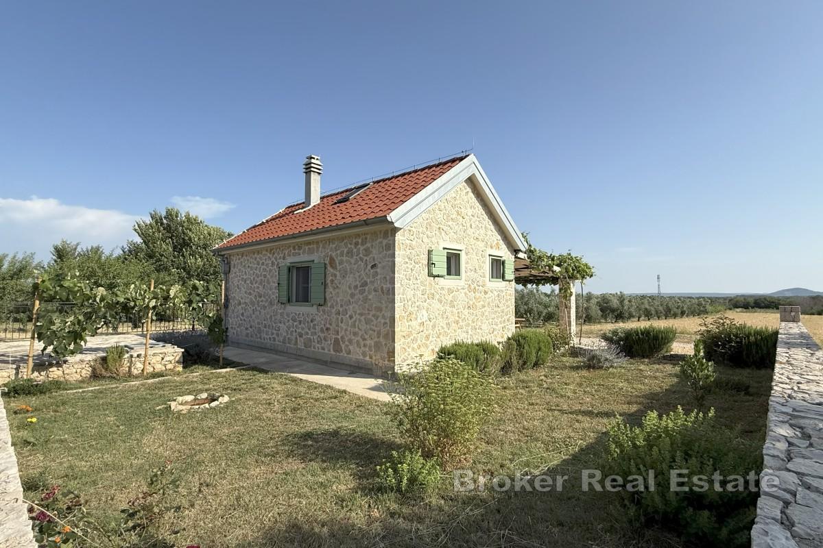 Okouzlující kamenný dům na prostorném pozemku