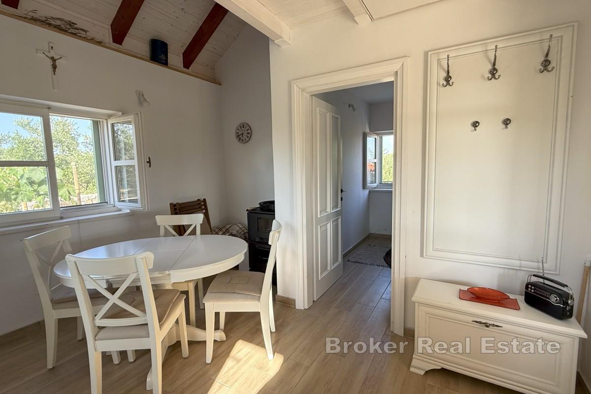 Okouzlující kamenný dům na prostorném pozemku