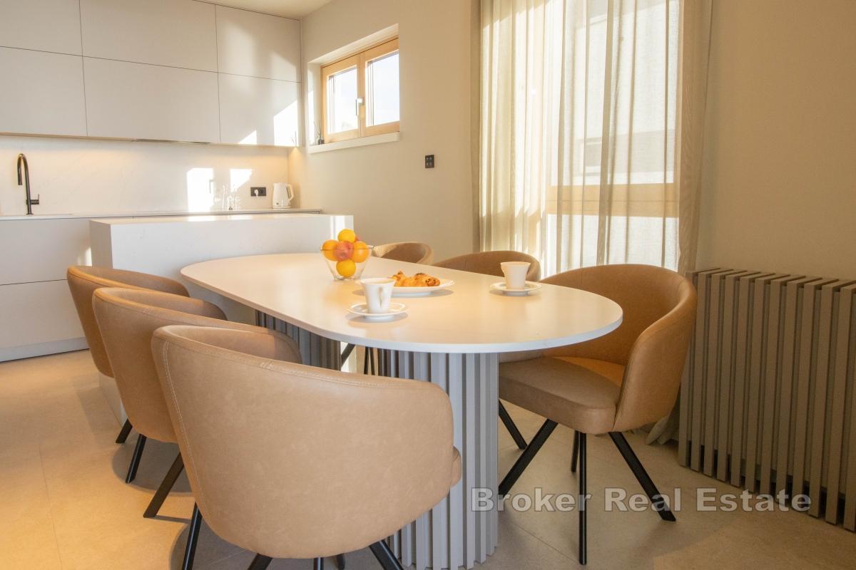 Nowoczesny apartament z dwiema sypialniami i widokiem na morze