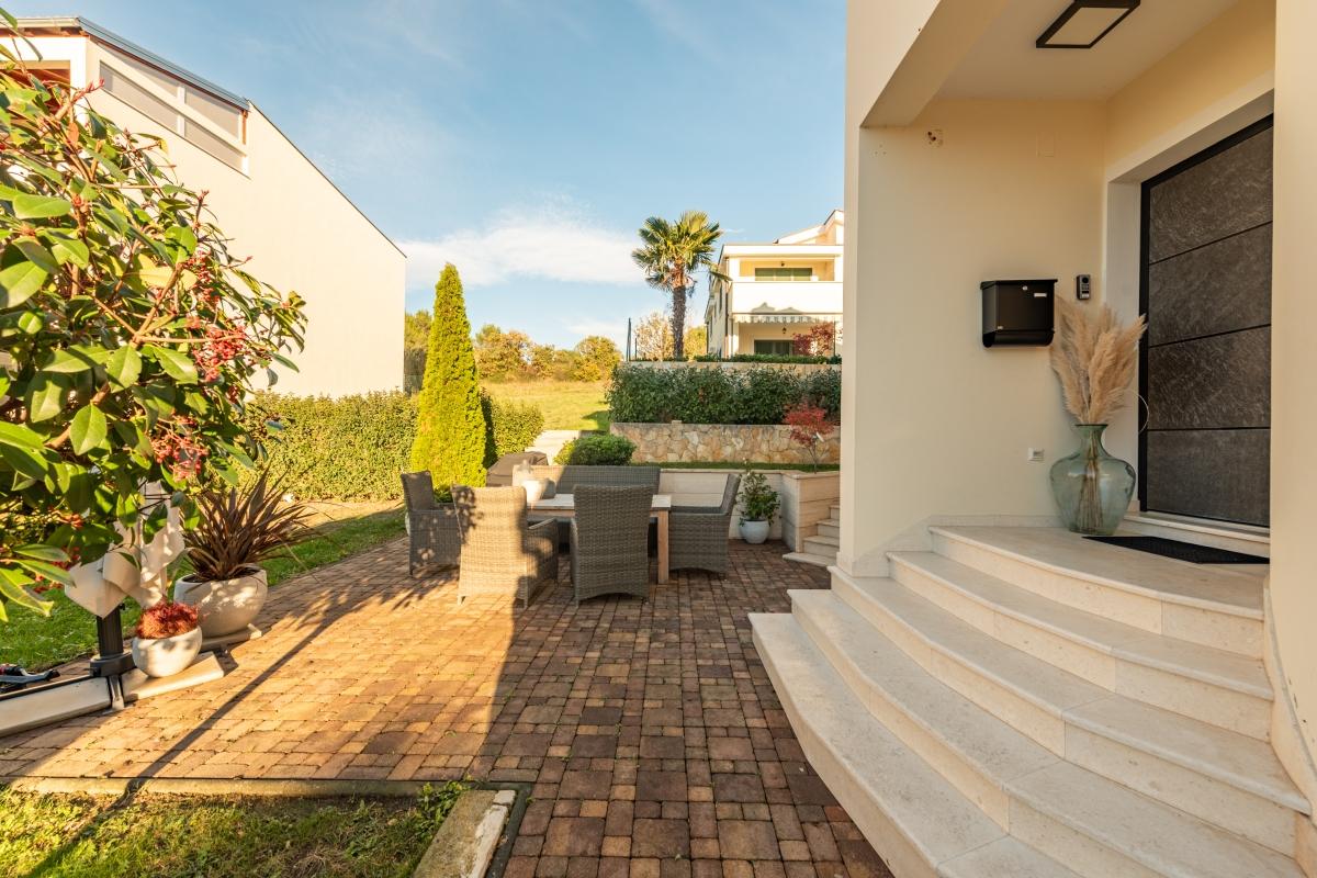 001-2046-185-Zadar-Modern-villa-in-a-quiet-location-for-rent