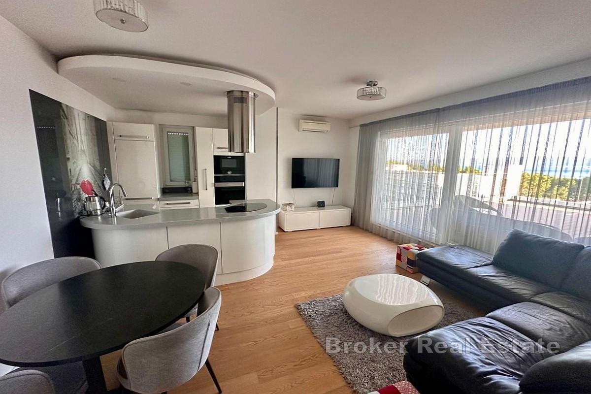 Unik toppleilighet nær sjøen