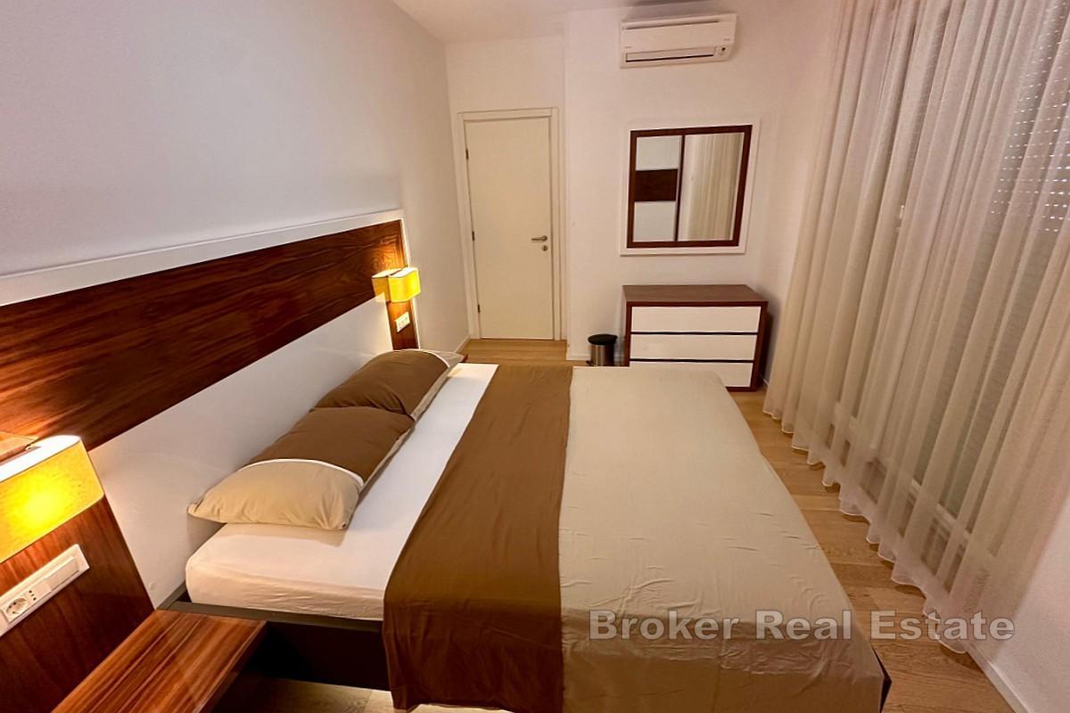 Unik toppleilighet nær sjøen