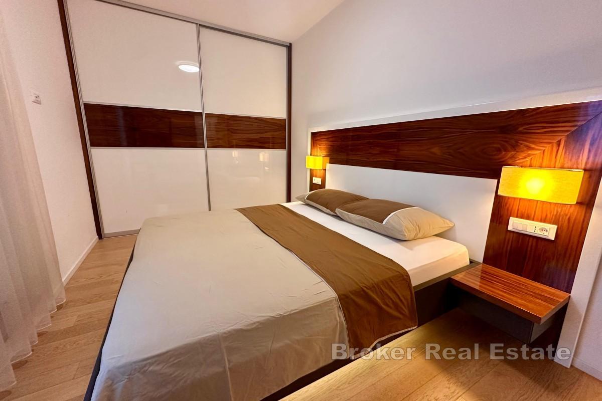 Unik toppleilighet nær sjøen