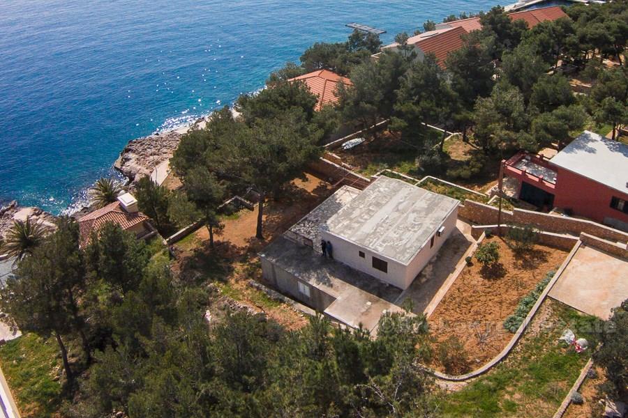 Dům první řady - Ostrov Hvar - částečně zrekonstruován