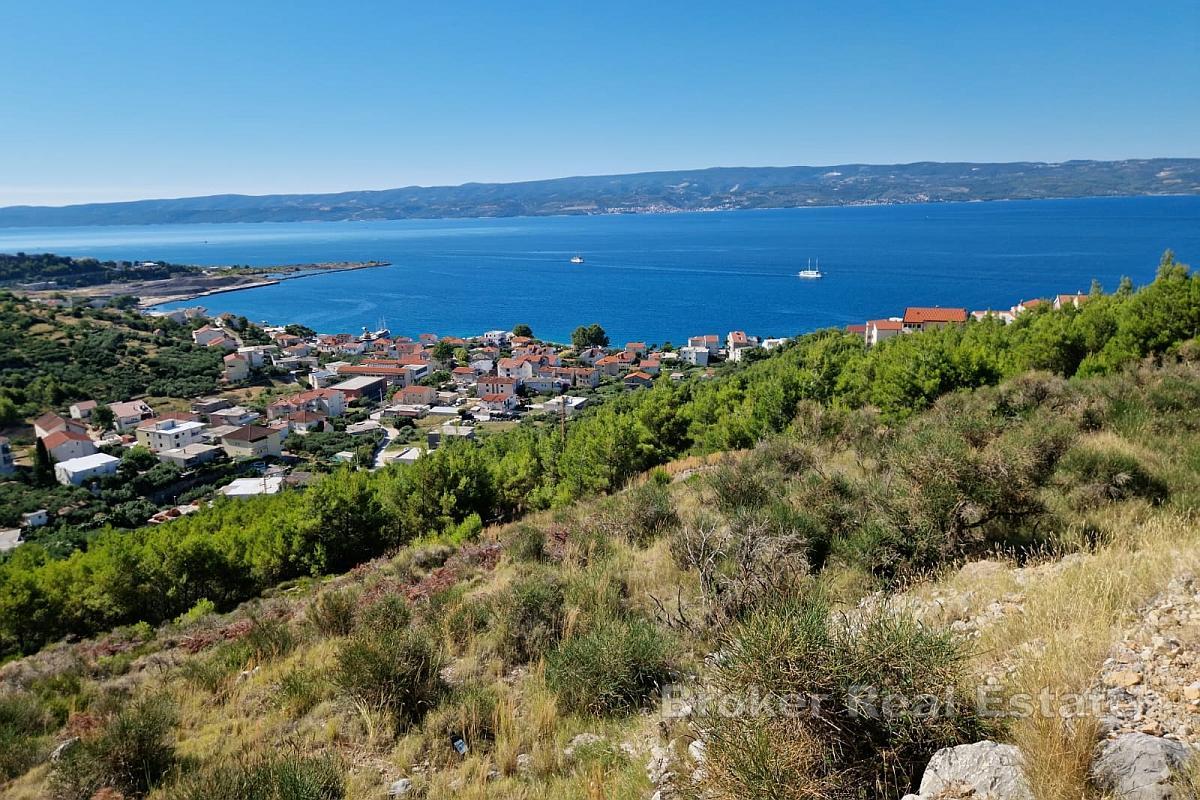 Omiš - Krásny stavebný pozemok s koncepčným riešením