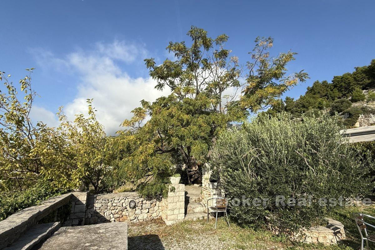 Extraordinary agricultural land with a building and a view of the sea and islands